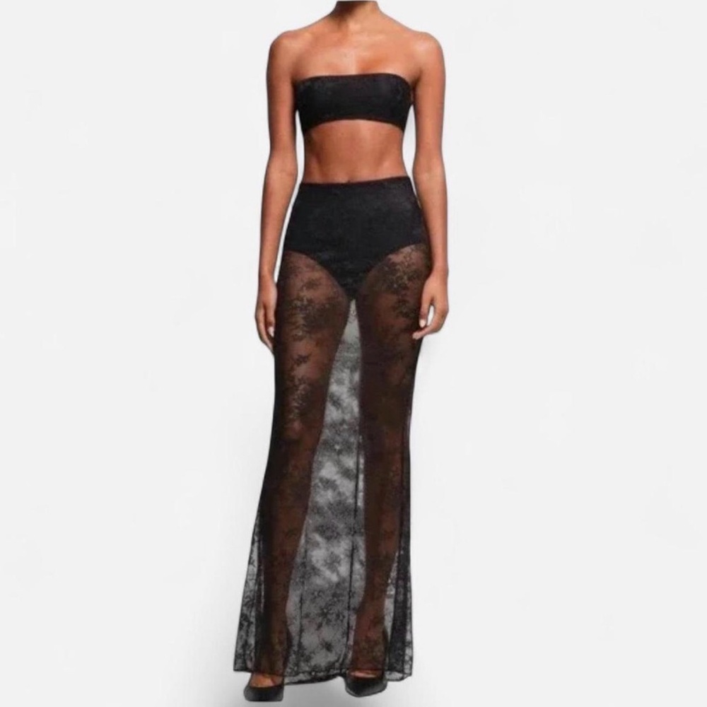 SKIMS *NWT ULTRA FINE LACE LONG SKIRT | COLOR: ONYX | SIZE: M